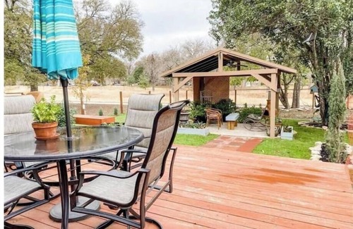 Dunbar Maison | Cozy home conveniently located and backs up to greenspace. Dog-Friendly!
