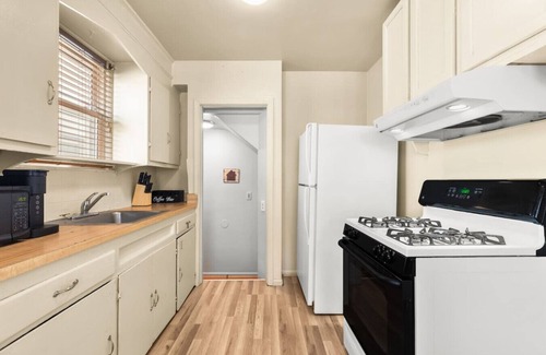 Lincoln Park Maison | Cozy Home Fenced Yard Pets Welcome Great Location