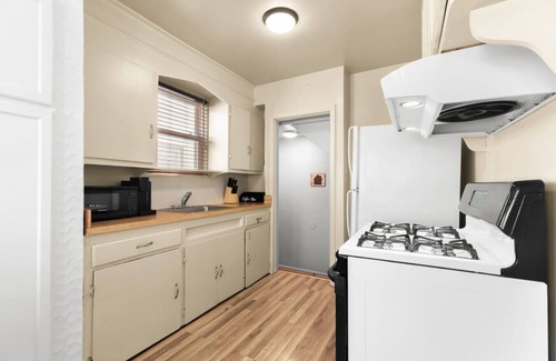Lincoln Park Maison | Cozy Home Fenced Yard Pets Welcome Great Location