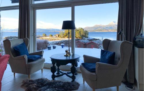 Frei Maison | Cozy Home In Øydegard