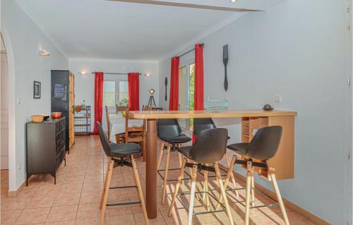 Algajola Maison | Cozy Home In Algajola With Kitchen