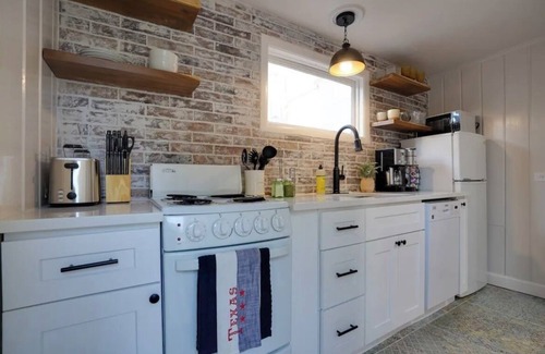 Arlington Heights Appartement | Cozy Home in Arlington Heights Close to TCU and Dickeys Arena