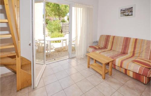 Calvisson Maison | Cozy Home In Calvisson With Kitchen