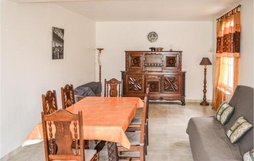 Coutras Maison | Cozy Home In Coutras With Kitchen