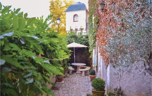 Gennes Maison | Cozy Home In Gennes With Kitchen