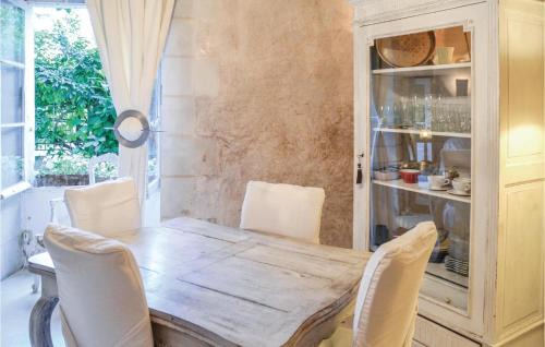 Gennes Maison | Cozy Home In Gennes With Kitchen