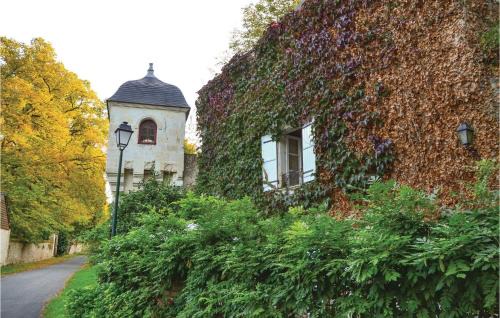 Gennes Maison | Cozy Home In Gennes With Kitchen