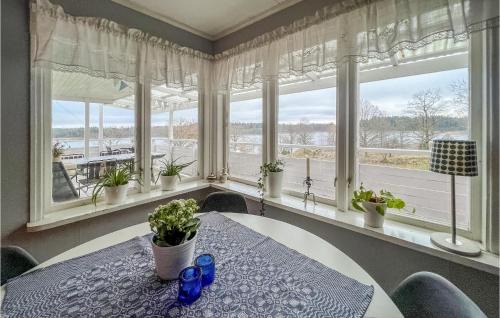 Hokerum Maison | Cozy Home In Hökerum With Kitchen