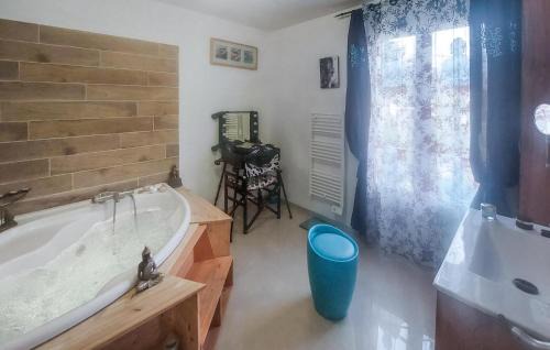 Le Vaumain Maison | Cozy Home In Le Vaumain With Kitchen