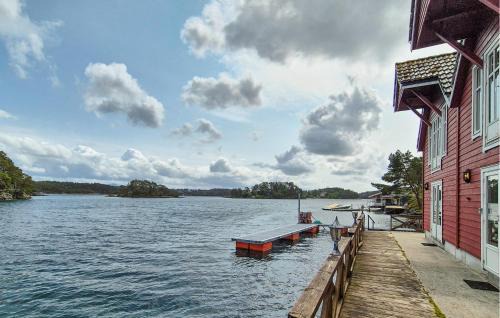 Lysekloster Maison | Cozy Home In Lepsøy With House Sea View