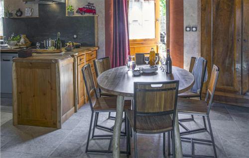 Les Fosses Maison | Cozy Home In Les Fosses With Kitchen