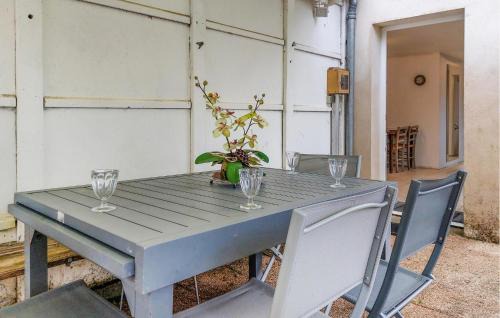 Montmorillon Maison | Cozy Home In Montmorillon With Wi-Fi