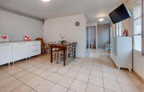 Montmorillon Maison | Cozy Home In Montmorillon With Wi-Fi