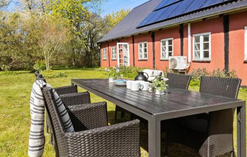 Østermarie Maison | Cozy Home In Østermarie With Kitchen