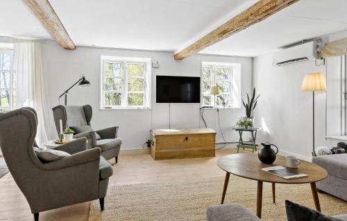 Østermarie Maison | Cozy Home In Østermarie With Kitchen