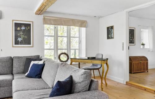 Østermarie Maison | Cozy Home In Østermarie With Kitchen