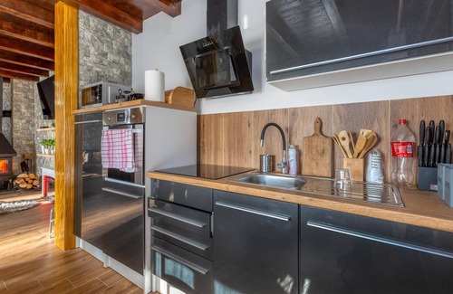 Perusic Maison | Belle maison à Perusic avec WiFi