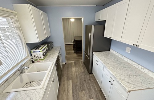Newtonville Maison | Cozy Home in quiet area/Close to all/Albany DT