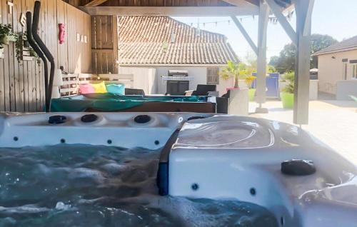 Savignac-sur-Leyze Maison | Cozy Home In Savignac-Sur-Leyze