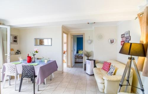Savignac-sur-Leyze Maison | Cozy Home In Savignac-Sur-Leyze