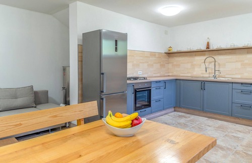 Stokovci Maison | Maison confortable à Stokovci avec WiFi