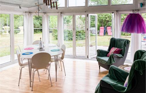 Svarte Maison | Cozy Home In Ystad With Kitchen