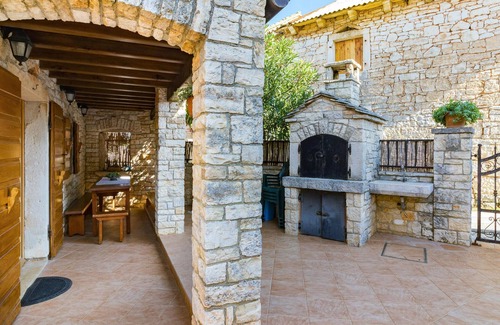 Modrusani Maison | Superbe maison à Zminj avec WiFi