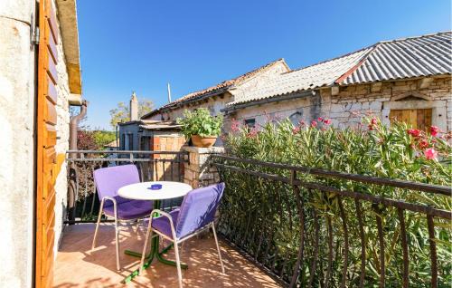 Modrusani Maison | Cozy Home In Zminj With Kitchen