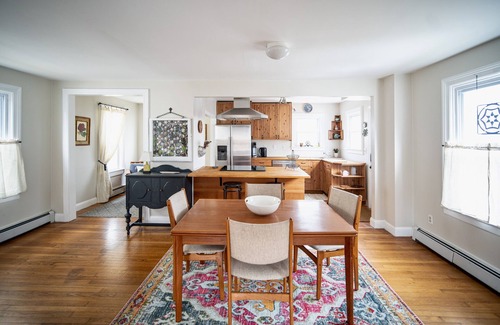 Stonington Maison | Cozy Home. Just a few minutes walk into beautiful, historic Stonington Borough.