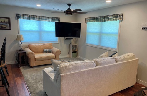 Thayer Maison | Cozy Home Near 231 with Open Living & Full Kitchen