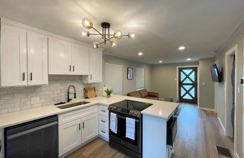 Edgewater Maison | Cozy home near Walkers park and Sloan's Lake