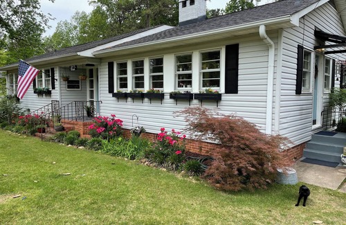 Opelika Maison | Cozy home on a quiet street