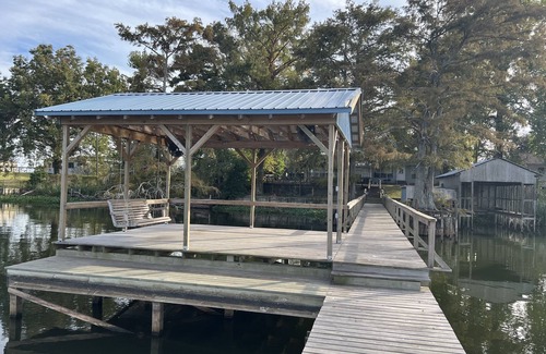 Ferriday Maison | Cozy home on Lake St. John. Pet friendly. Perfect for families and hunters.