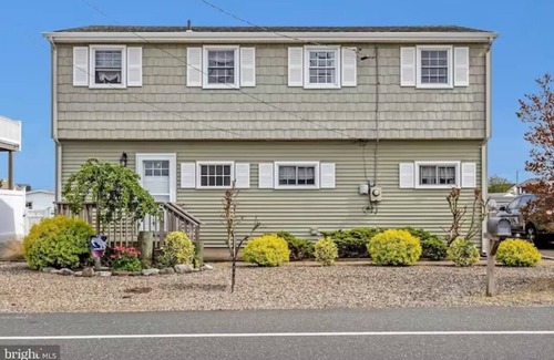 Beach Haven West Maison | Cozy home on the water. Pet friendly and just a 5 minute drive to LBI beaches!