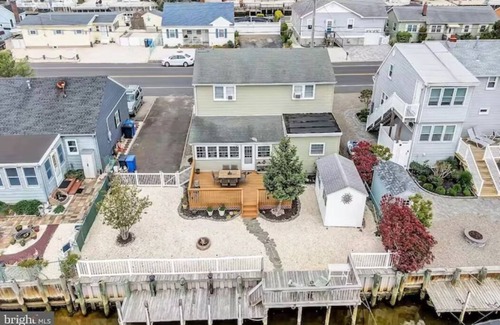 Beach Haven West Maison | Cozy home on the water. Pet friendly and just a 5 minute drive to LBI beaches!