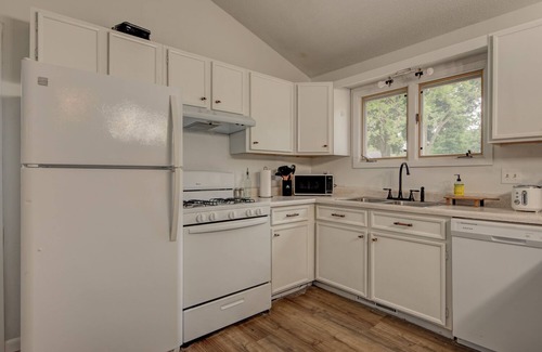 Arnolds Park Maison | Cozy Home, Prime Location, near the lake
