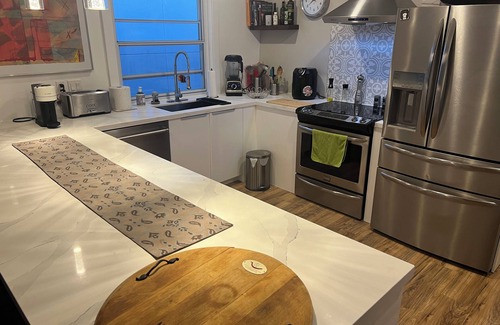 Old East York Maison | Cozy home, steps to public transport and 5 minutes to subway.