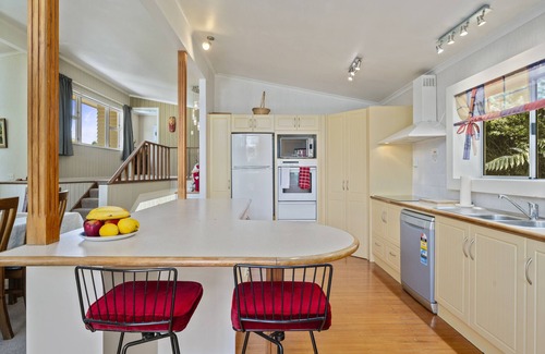Springfield Maison | Cozy home with a pool! 5 minutes to Rotorua Town Centre.