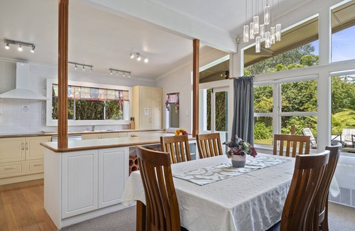 Springfield Maison | Cozy home with a pool! 5 minutes to Rotorua Town Centre.