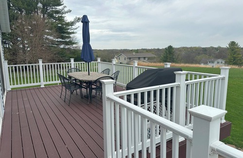 Apple River Maison | Cozy home with beautiful LAKE VIEW!