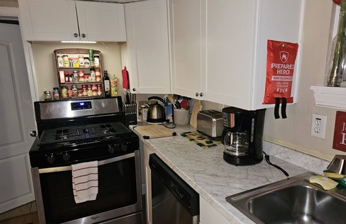 Havre De Grace Maison | Cozy home with fenced in yard-Dog Friendly . 2 block walk to historic downtown!