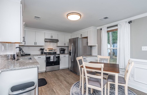 West Columbia Maison | Cozy home with firepit-minutes from downtown and the University of SC!