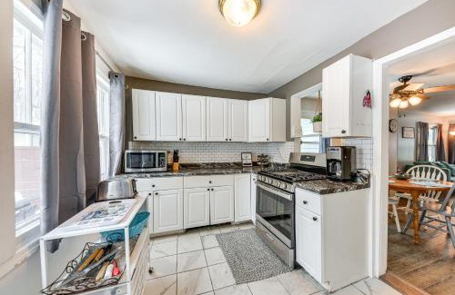 Twin Lakes Maison | Cozy Home with Fire Pit 2 Blocks to Lake Mary!