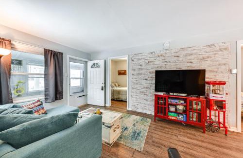 Twin Lakes Maison | Cozy Home with Fire Pit 2 Blocks to Lake Mary!