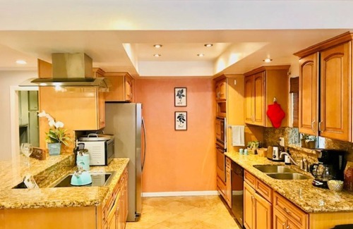 Belmont Heights Maison | Maison confortable avec cheminée, à pied de la plage, emplacement parfait + parking gratuit