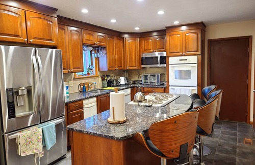 Effort Maison | Cozy home with hot tub and pool, which has incredible fire pit table.