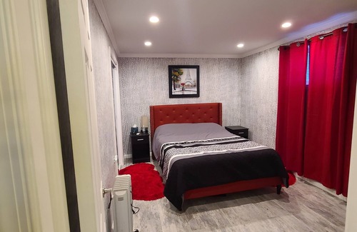 Effort Maison | Cozy home with hot tub and pool, which has incredible fire pit table.