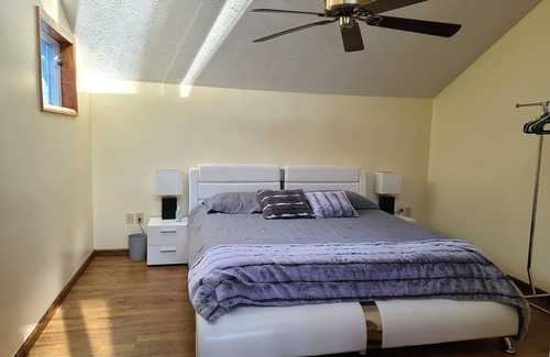 Effort Maison | Cozy home with hot tub and pool, which has incredible fire pit table.
