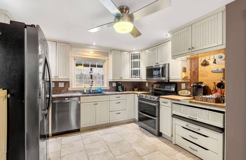Nashua Maison | Cozy home with hot tub minutes to downtown Nashua and Shops