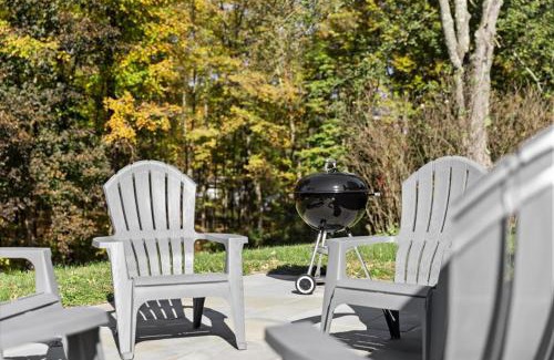 New Paltz Maison | Cozy Home with Hot Tub Game Room and Fire Pit